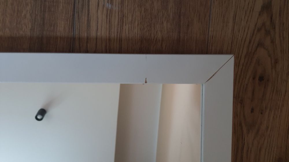 Lustro w białej ramie 45 cm. × 45 cm.