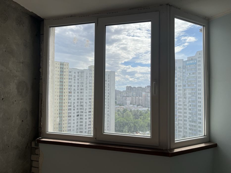 Вікна на балкон б/в