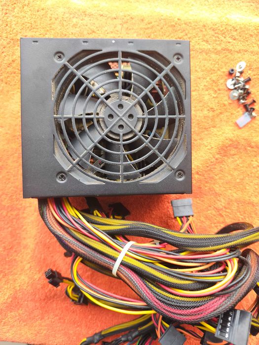 Fonte de alimentação de computador de 750 watts