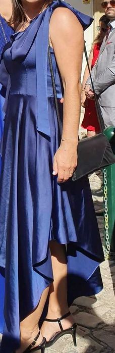 Vestido de Cerimónia, conforme a luz parecem diferentes cores