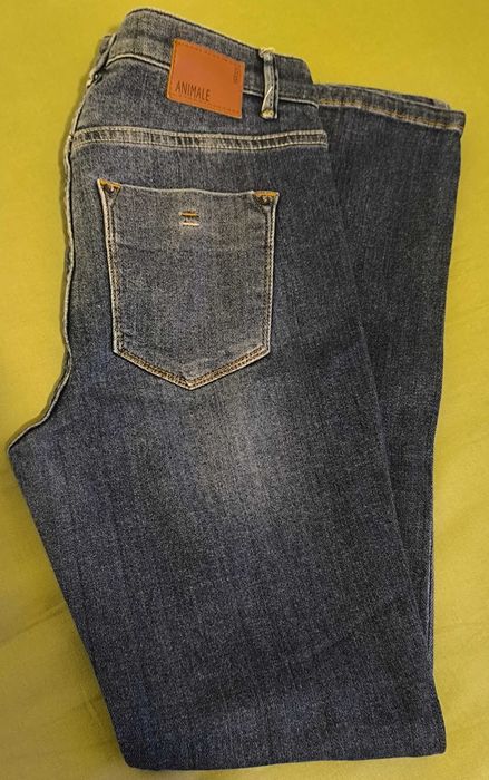 Roupas em excelente estado de conservação