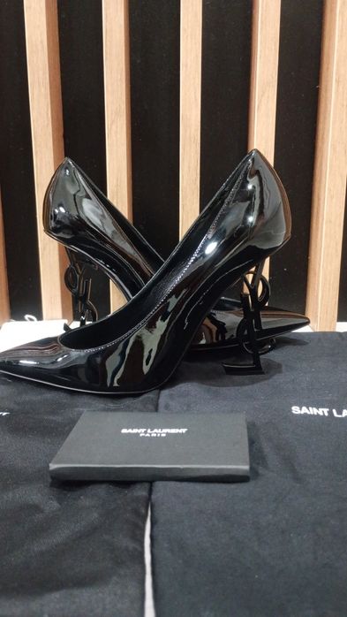 Elegancki szpilki Saint Laurent oryginalne rozmiar 38½ Nowy bez metki