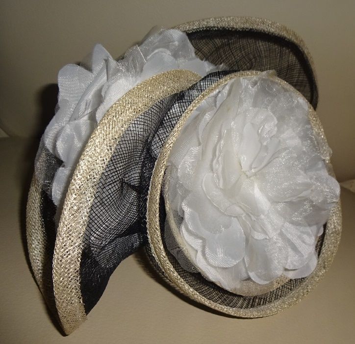 nowy oryginalny elegancki fascynator na opasce toczek stroik kapelusz