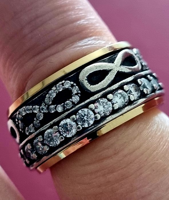 Anel bicolor, em aço, com zirconias e infinitos. Anti-stress. T17