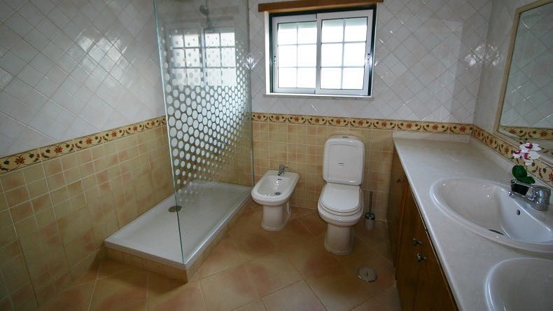 Quarto (suite Formosa) vista mar com piscina na Fuzeta-Moncarapacho