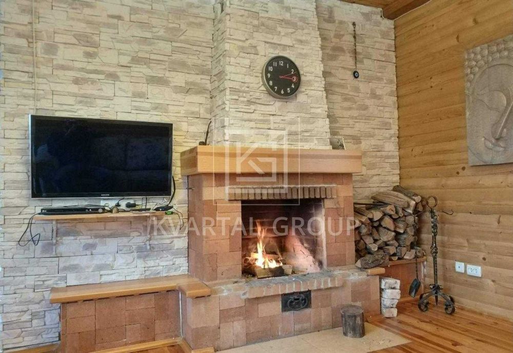 Затишний будинок із каміном, терасою та 12 сотками біля лісу