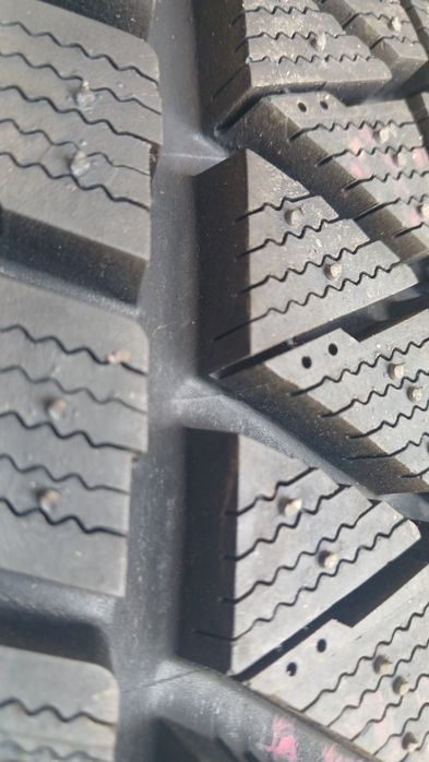 235 75 15 Bridgestone Blizzak DM-V 2