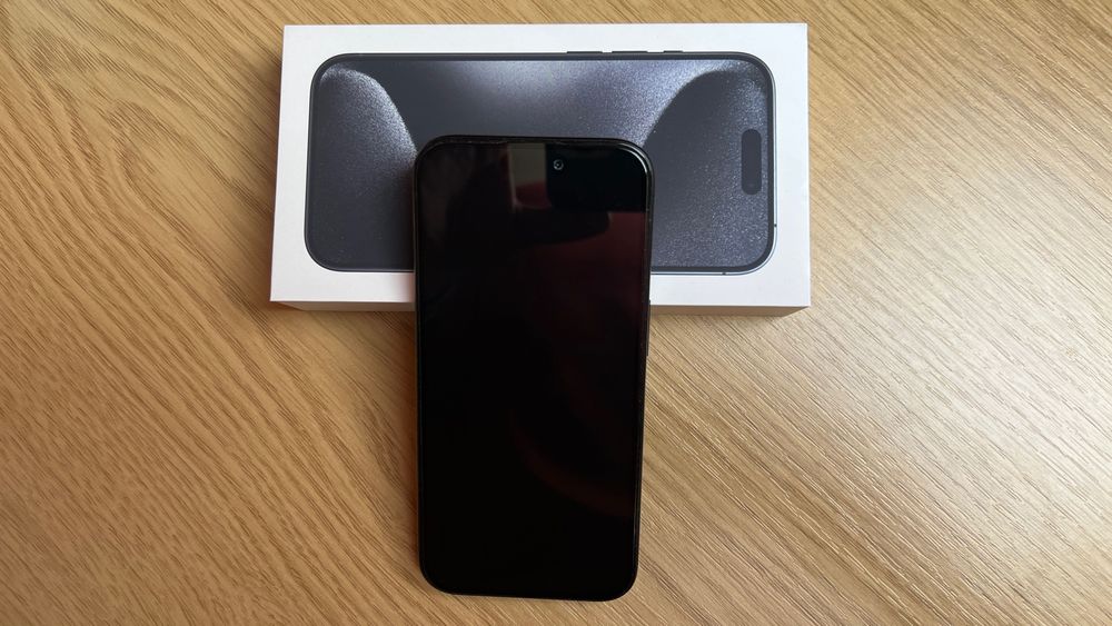 iPhone 15 Pro black titanium 128GB