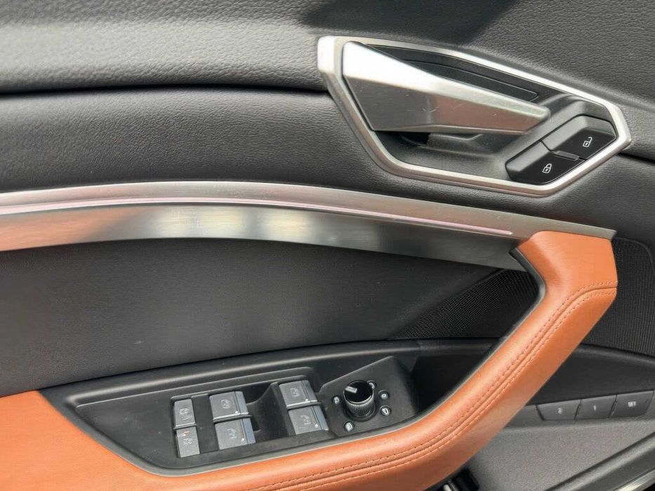 Audi e-tron S Premium Plus quattro Sportback      2023