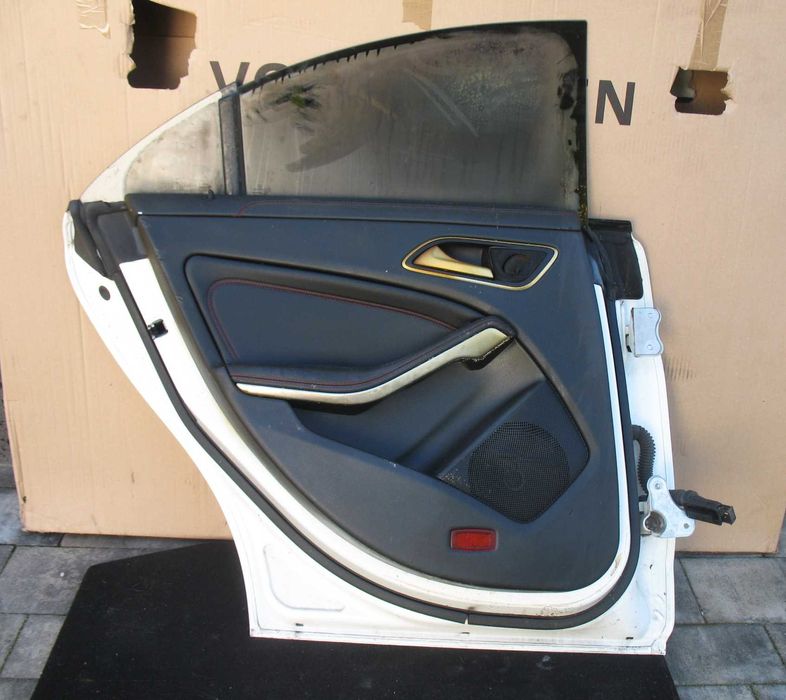 Mercedes CLA C117 Sedan drzwi lewe tył lakier 650 opis