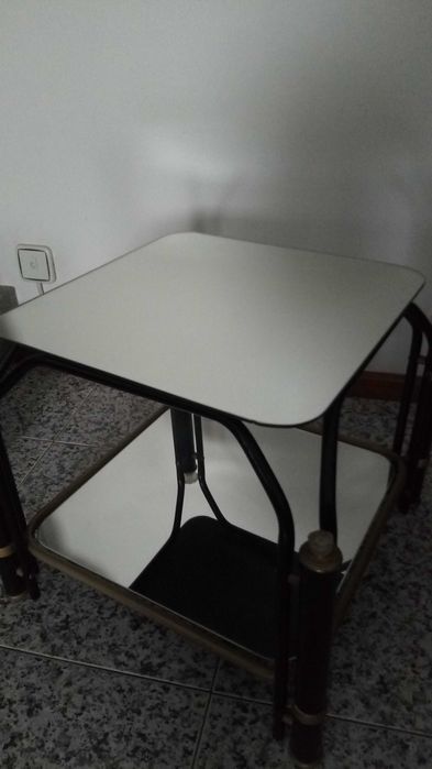Mesa de centro metal e espelho