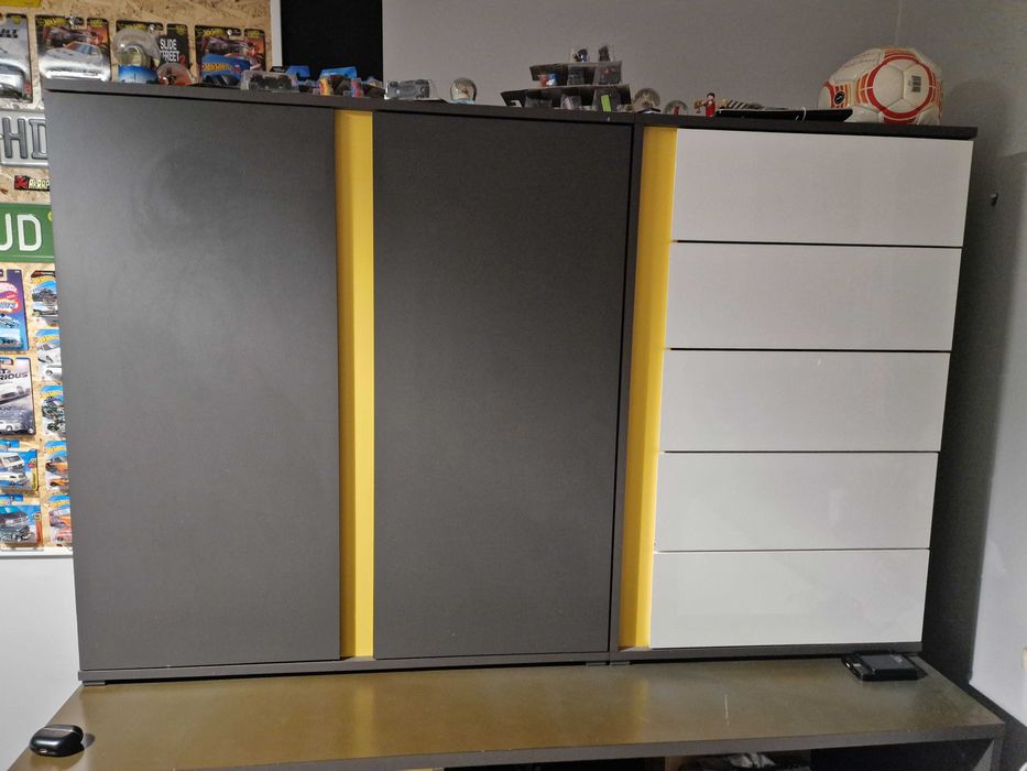 Zestaw mebli młodzieżowych biurko, komoda, szafka