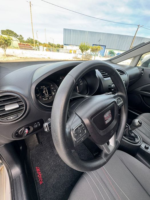 SEAT Leon 2011 1.9 TDI – Gasóleo Vendo Seat Leon de 2011, a gasóleo, com menos de 195.000 km.  Pneus novos  Bateria nova Revisão feita