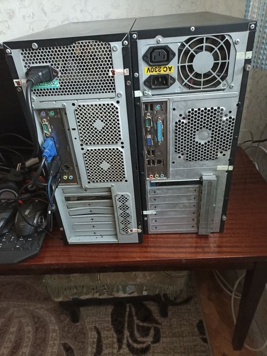 Монітор плюс системні блоки  плюс мишки  і колонки  і клавіатура