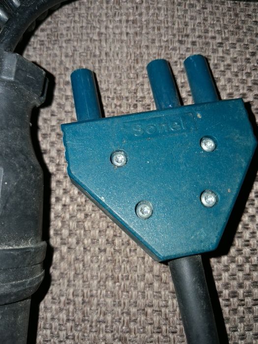 Adapter z wtykiem UNI-Schuko