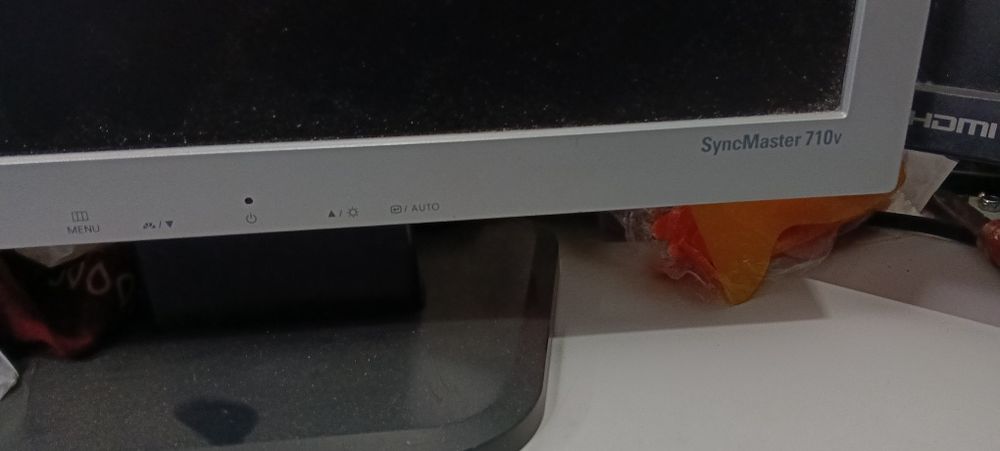 Monitores e coluna se som a trabalhar 100% com garantia