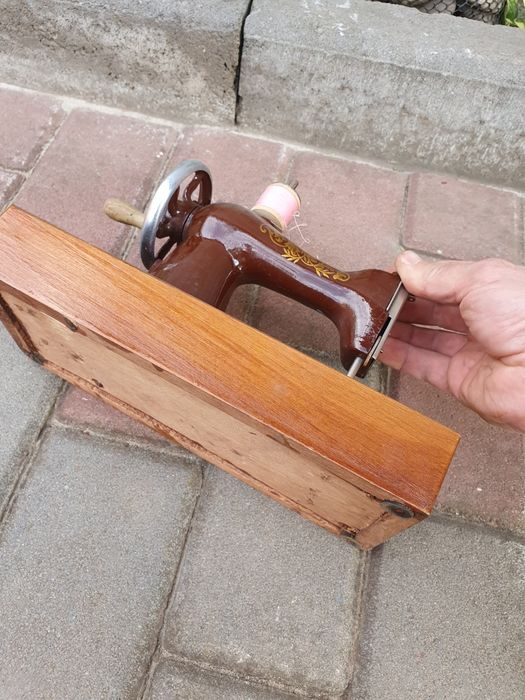 Детскую швейную машину