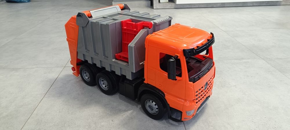 Śmieciarka gigant Lena ciężarówka Mercedes