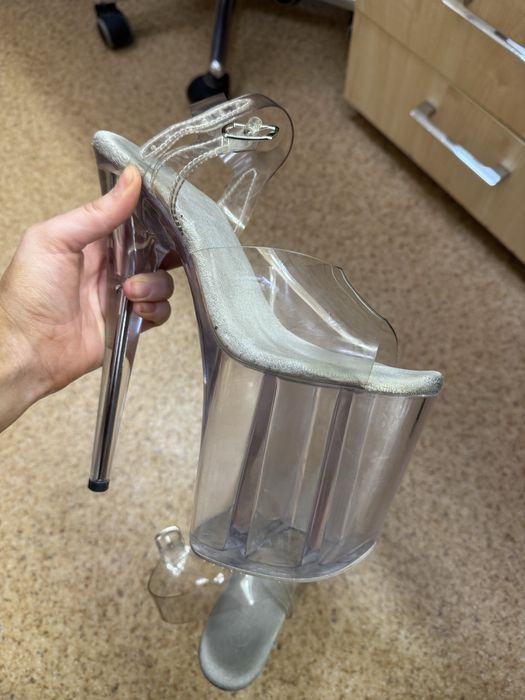 Стріпи босоніжки