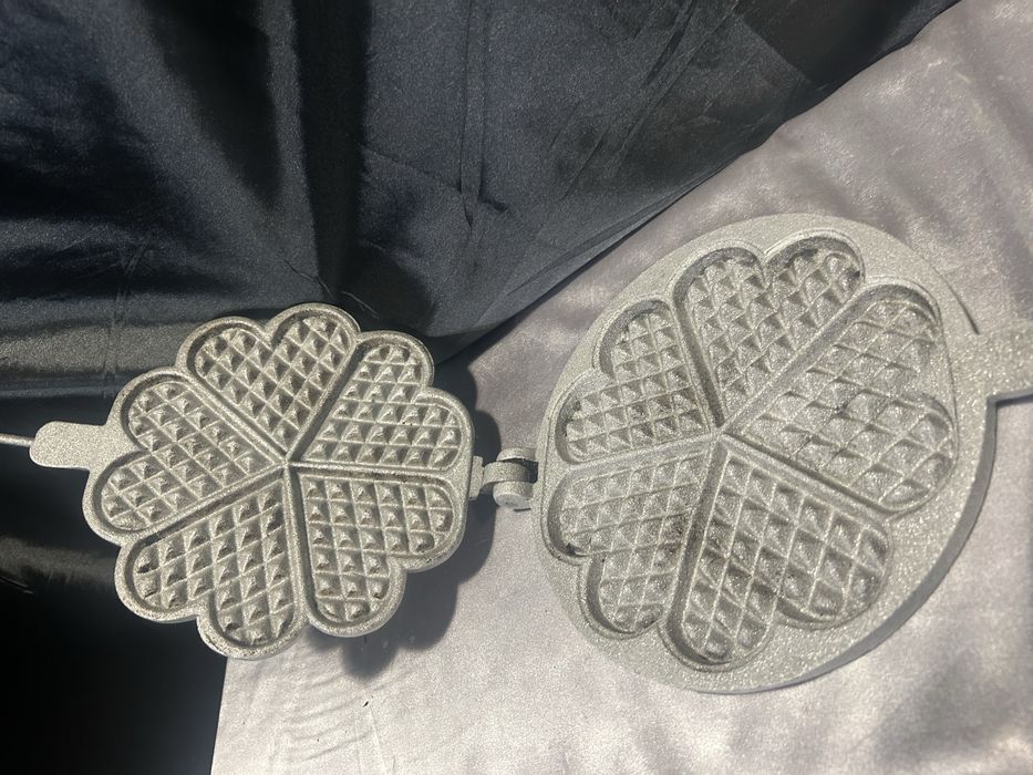 Gofrownica w Kształcie Serduszek