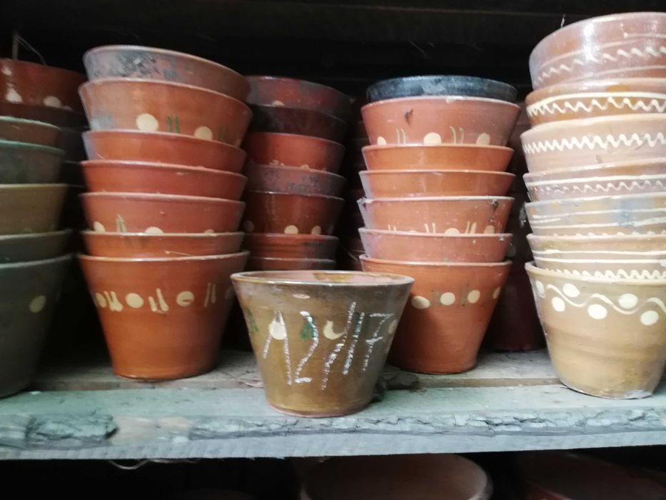 WYPRZEDAŻ doniczki gliniane beczki kołowrotki krzesła stoły i inne