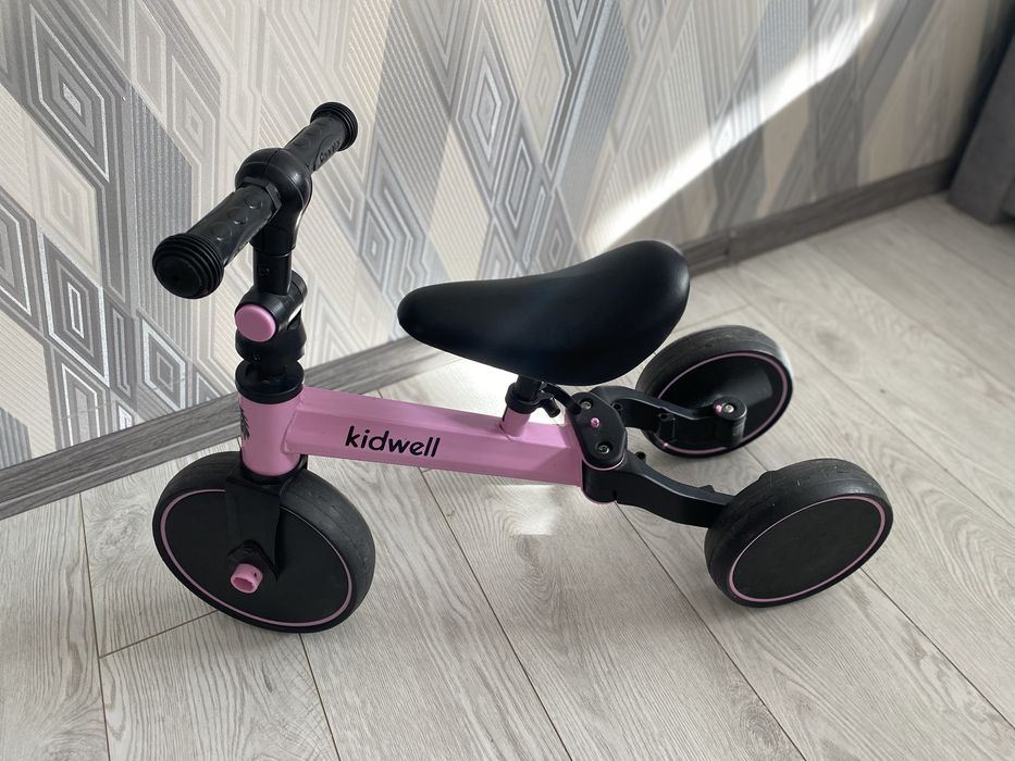 Дитячий біговел в гарному стані