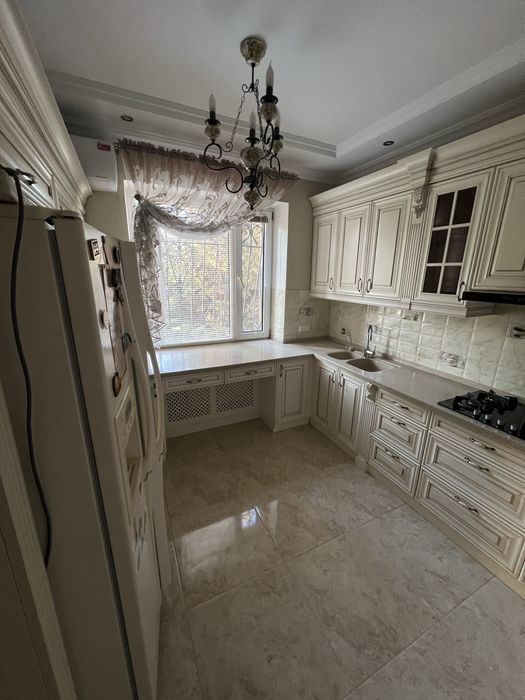 Продаж гарного будинку район Світанку  390 квм