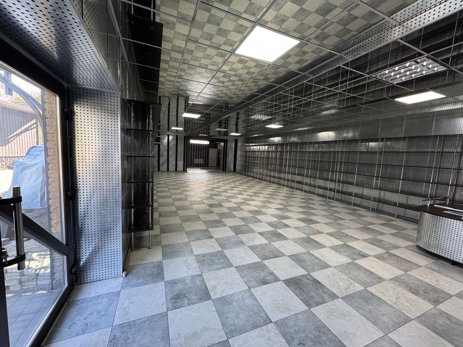 Оренда нового комерційного приміщення+гараж 140 м²