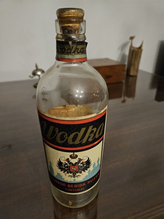 Garrafa de votka muito antiga
