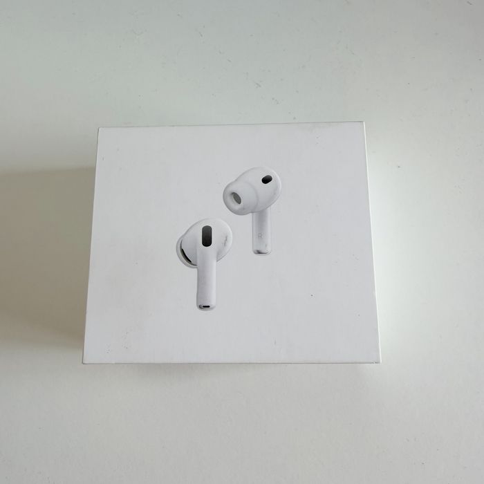 Vendo AirPods Pro 3 Original menos de 2 meses de uso com garantia de 3 anos do Auchan e 1 ano da Apple tenho a facura da compra