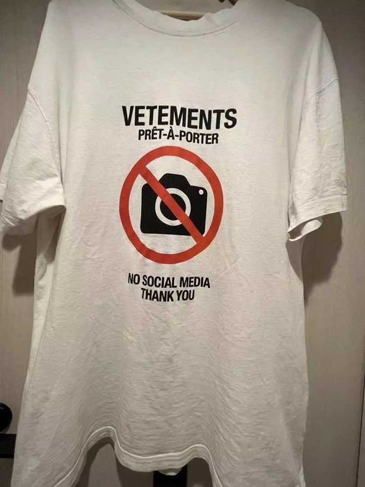 Футболка VETEMENTS Antisocial Tee