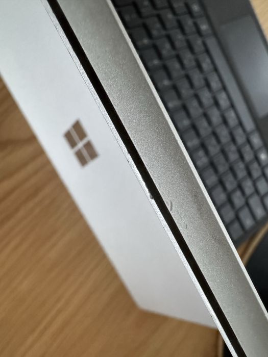 Продам планшет microsoft surface pro 5 / 256 gb / intel core i5 73004