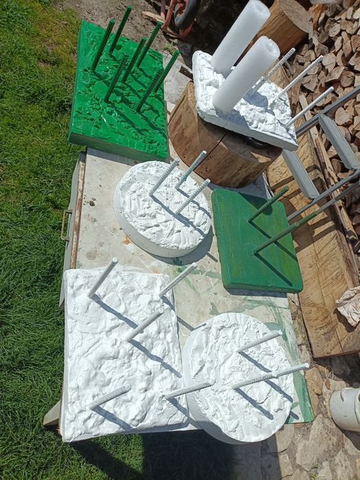 Підставки для ростових квітів 3/5/7 квіток бетон метал для вітрин фотозон великих квітів труба 20 мм та 16 мм