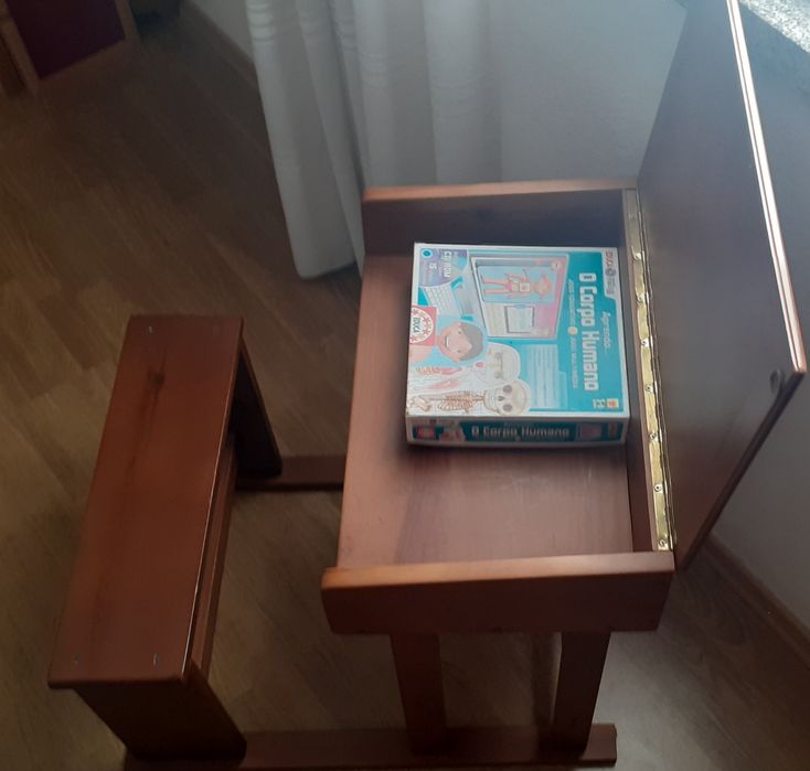 Secretaria de criança em madeira maciça