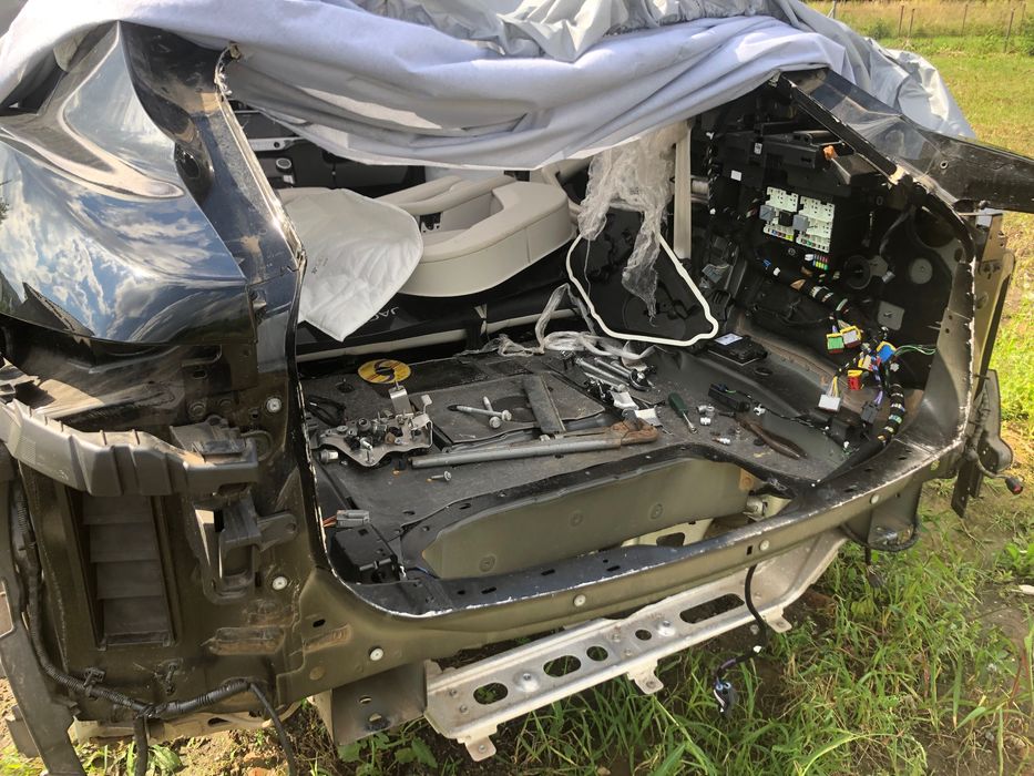 Електричний Ягуар I-pace запчастини у Львові в наявності