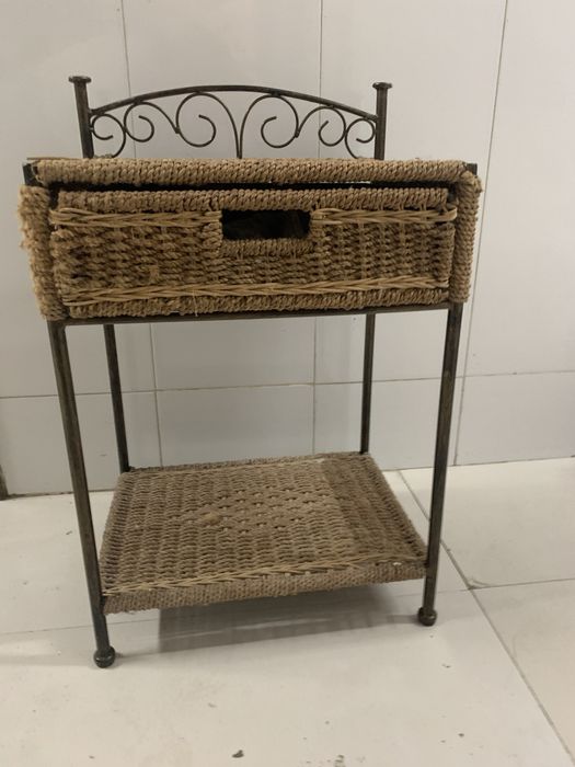 Mesinhas de cabeceira em corda e ferro forjado