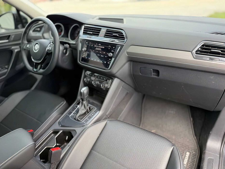 Volkswagen Tiguan      2021
