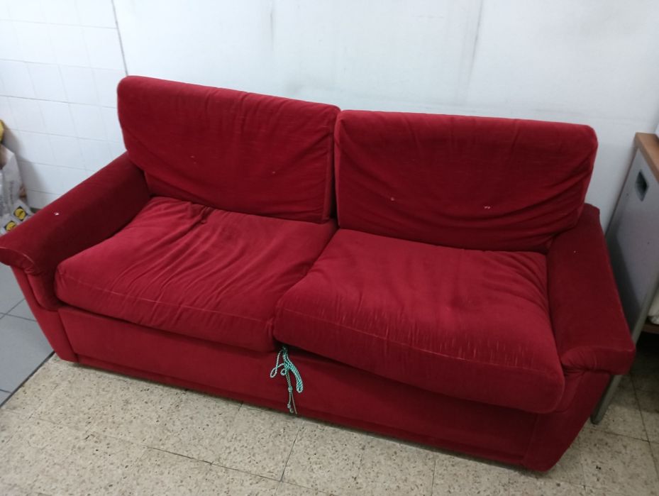 Sofá cama vermelho