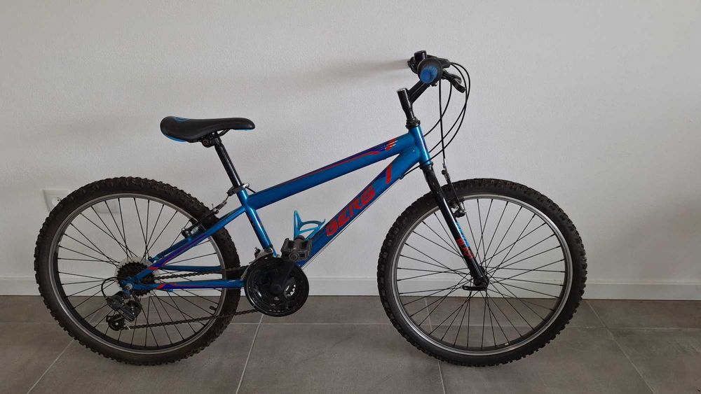 Bicicleta de montanha em bom estado. Roda 24 com 18 velocidades