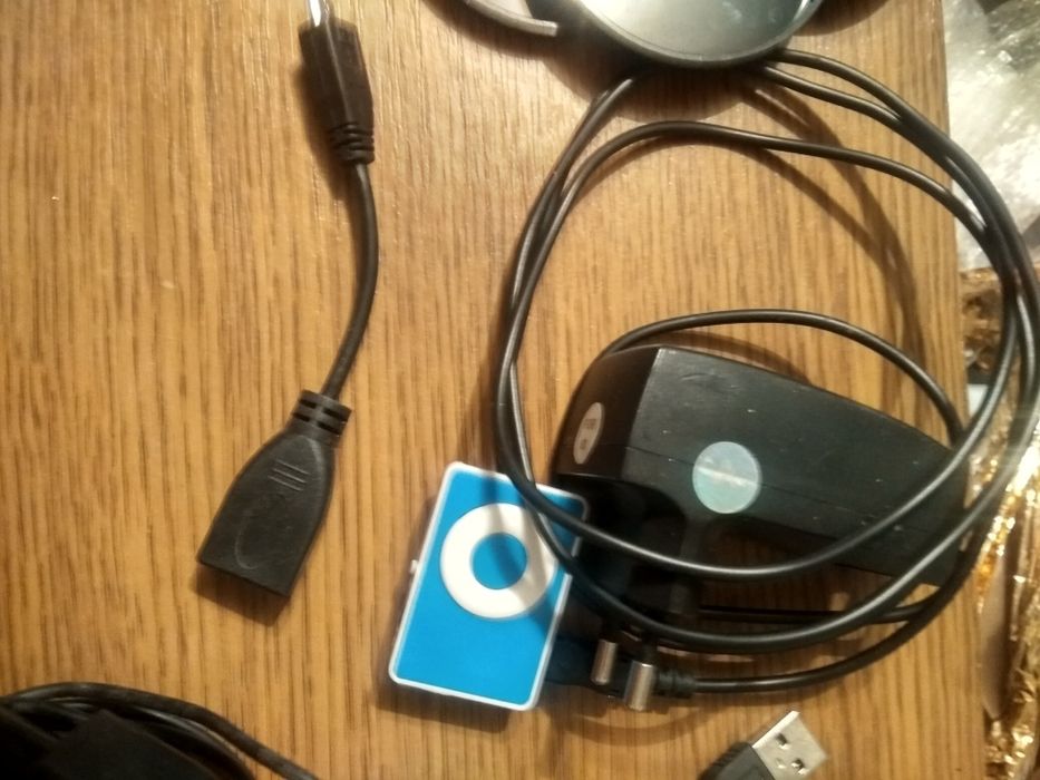 Заглушки в розетки, зарядні пристрої та інше