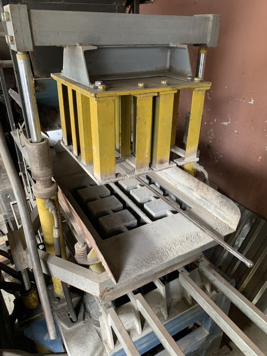 Вібропрес, напів автоматична лінія для виготовлення будівельних блоків