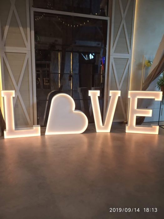 Fotobudka ciężki dym fontanny iskier napis Love napis 18