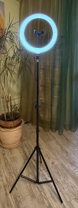 Кольцевая LED лампа для селфи и штатив