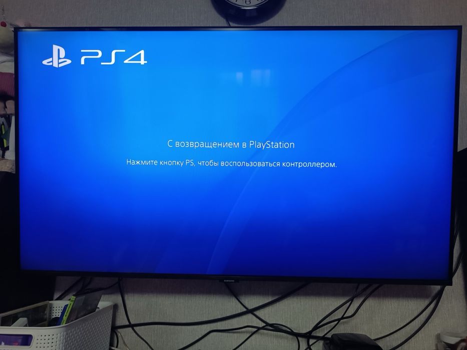 Приставка Sony playstation ps 4 + 2 джойстики