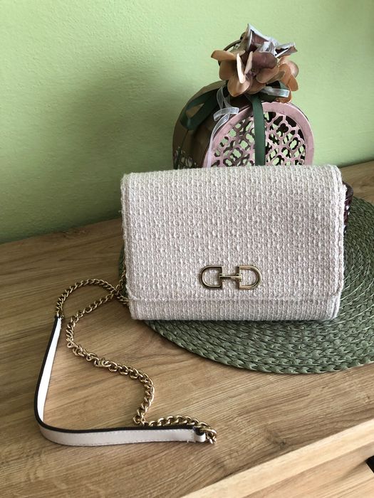 Kopertówka bezowa z łańcuszkiem