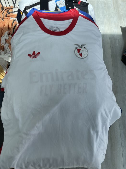 Varias camisolas futebol