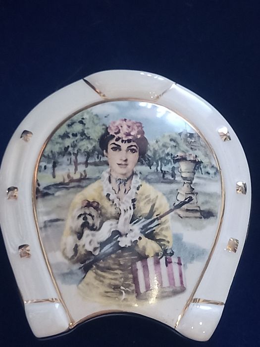 Caixa guarda jóias formato ferradura