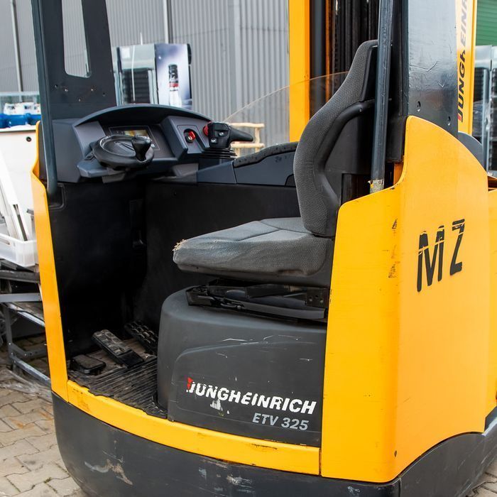 Wózek wysokiego składowania Jungheinrich ETV 325 elektryczny