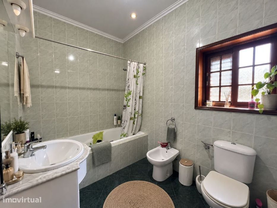 Excelente Propriedade Com Moradia T4 Independente Em Fregim, Amarante