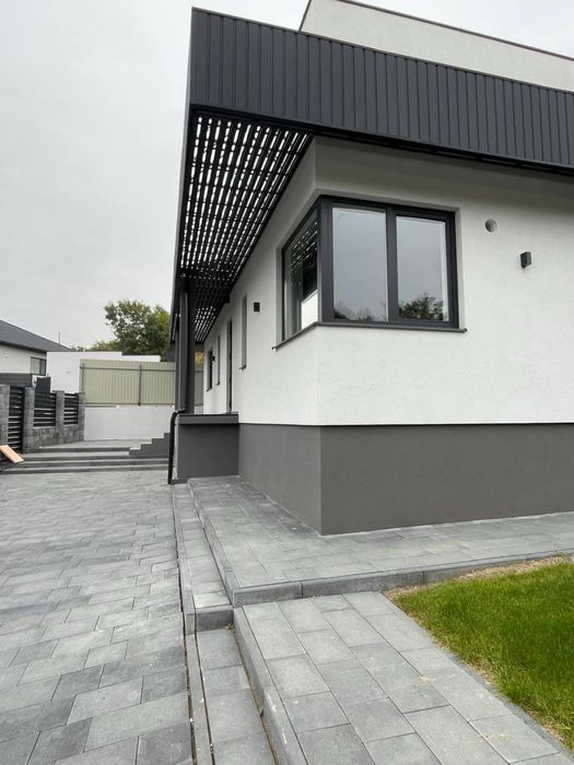 Продаж будинку з ремонтом «під ключ» на Червениці